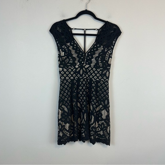 Free People | One Million Lovers Lace Strappy Mini Dress in Black/Ivory Size 2 - Picture 2 of 6